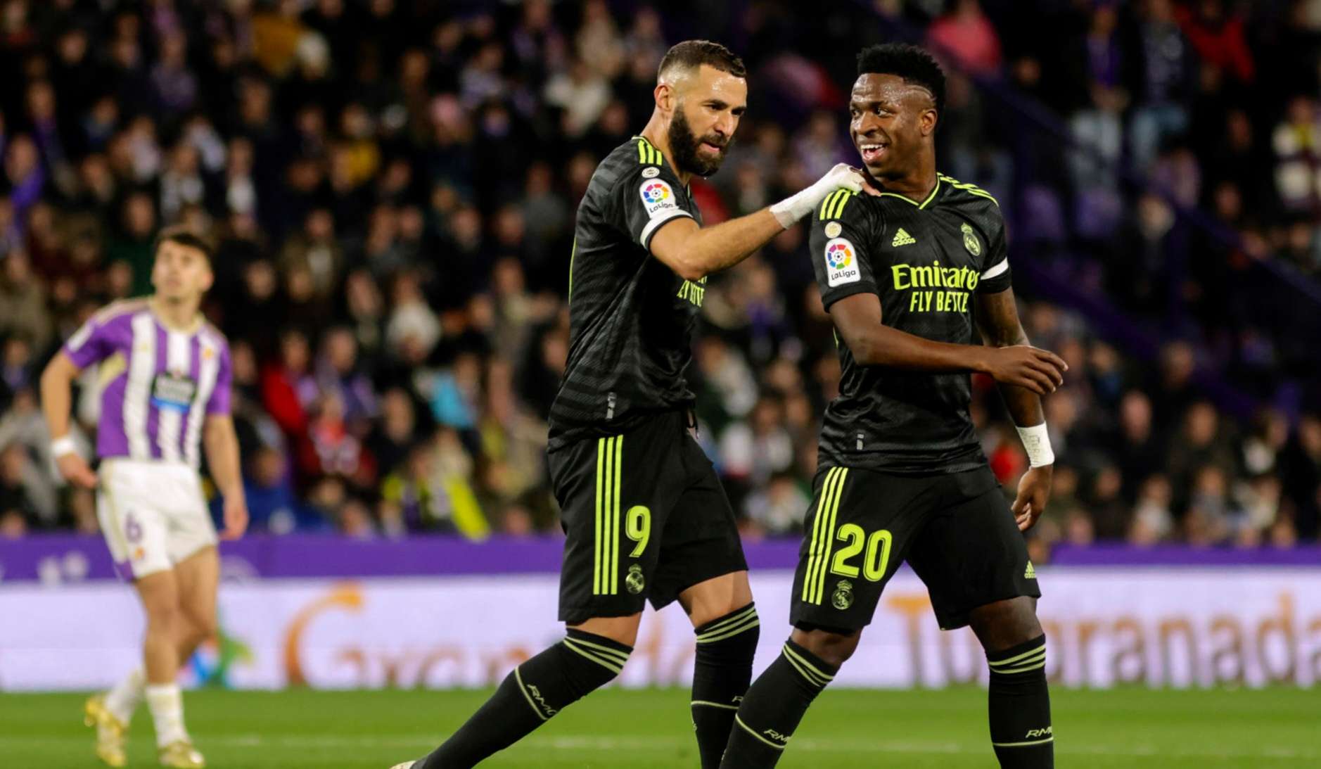 Acuerdan un año de prisión para cinco acusados de insultar a Vinícius