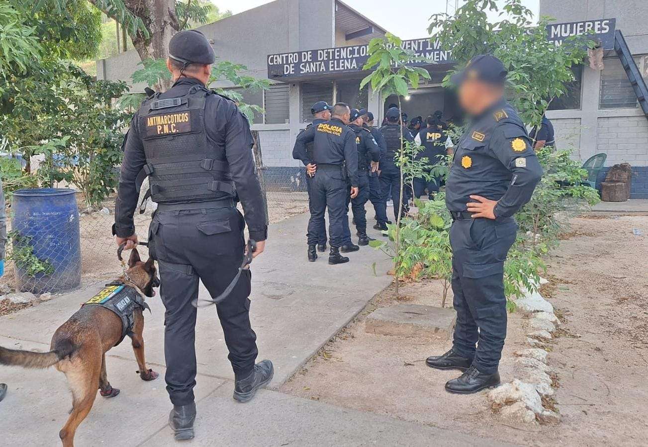 Dos guardias y ocho reos capturados en requisa por drogas en cárcel