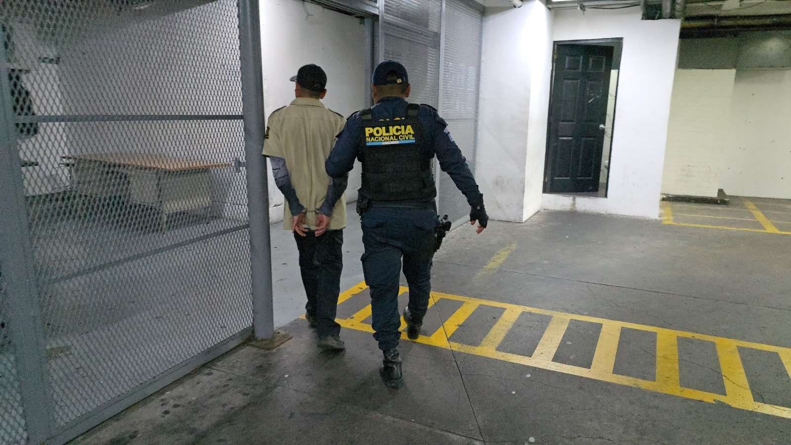 ¿Una disputa de parqueo? Guardia de seguridad es capturado tras disparar a automovilista