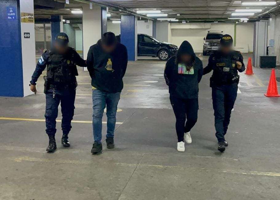Iba por las pertenencias de su pareja capturado… y también terminó arrestada