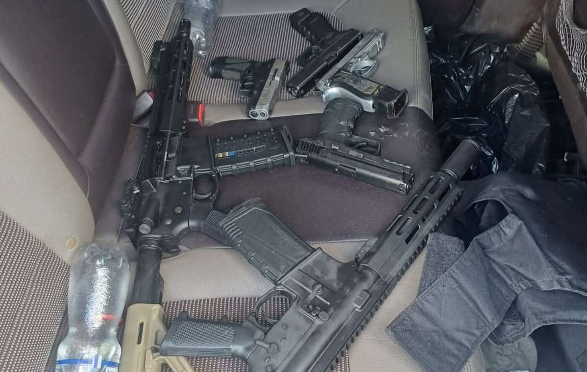 EN IMÁGENES | Localizan arsenal en camioneta en centro comercial de San Cristóbal