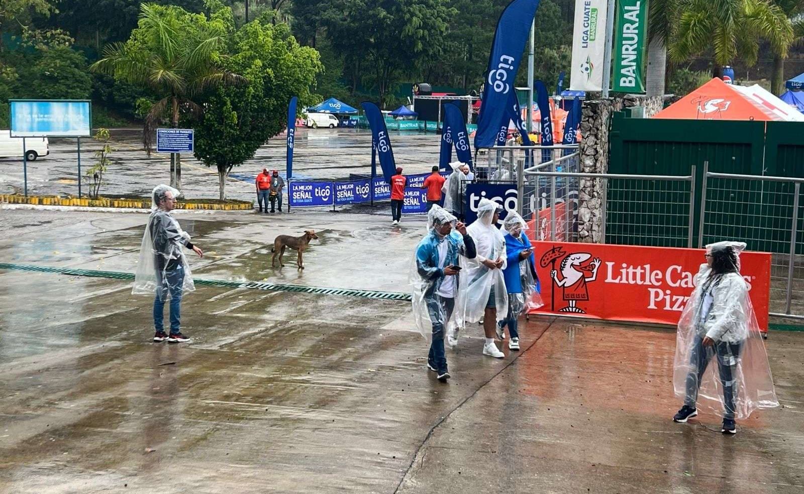 EN IMÁGENES | Afición inicia a entrar al estadio cinco horas antes del Guatemala vs Dominicana