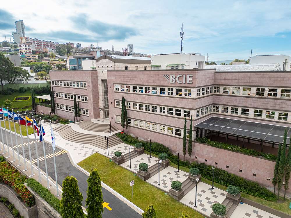 BCIE mejora condiciones financieras y reduce tasas para préstamos públicos en 2025