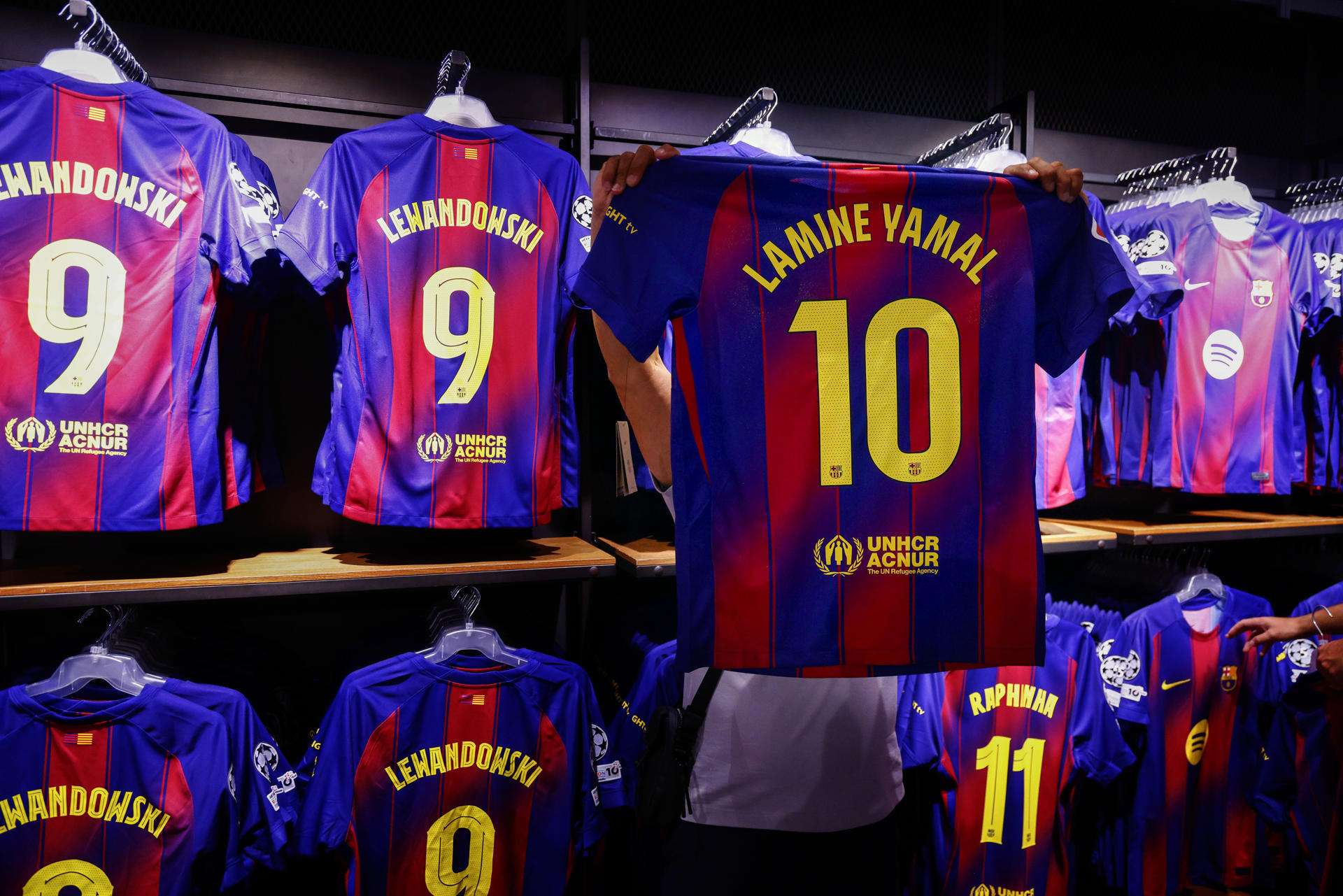 Lamine Yamal heredará el '10' de Messi, Maradona, Ronaldinho y Romario