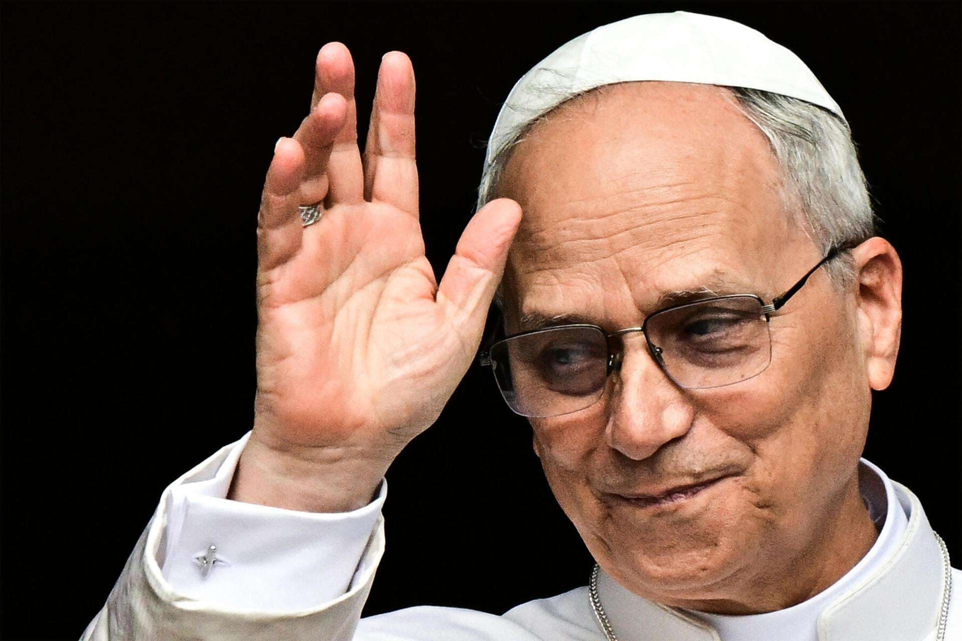 El papa llama a un "inmediato alto el fuego" tras condenar el ataque a la iglesia de Gaza