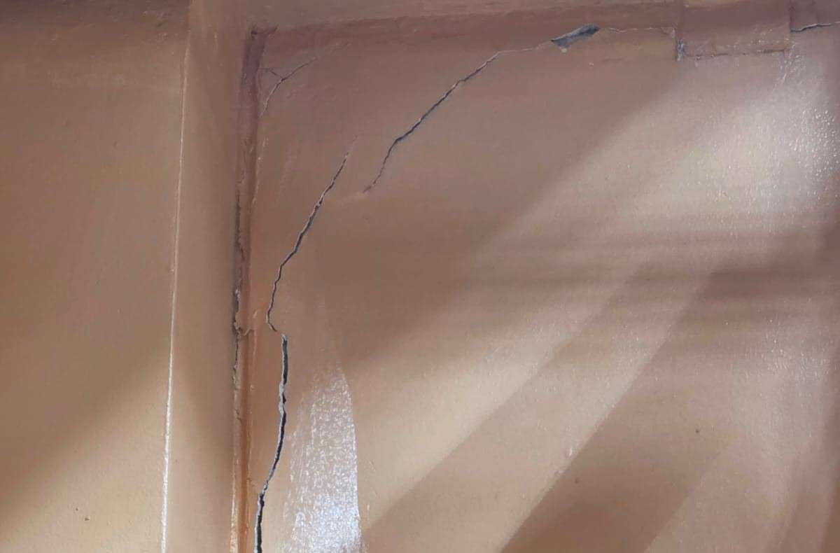 Daños en Hospital Nacional Pedro de Bethancourt por sismos.