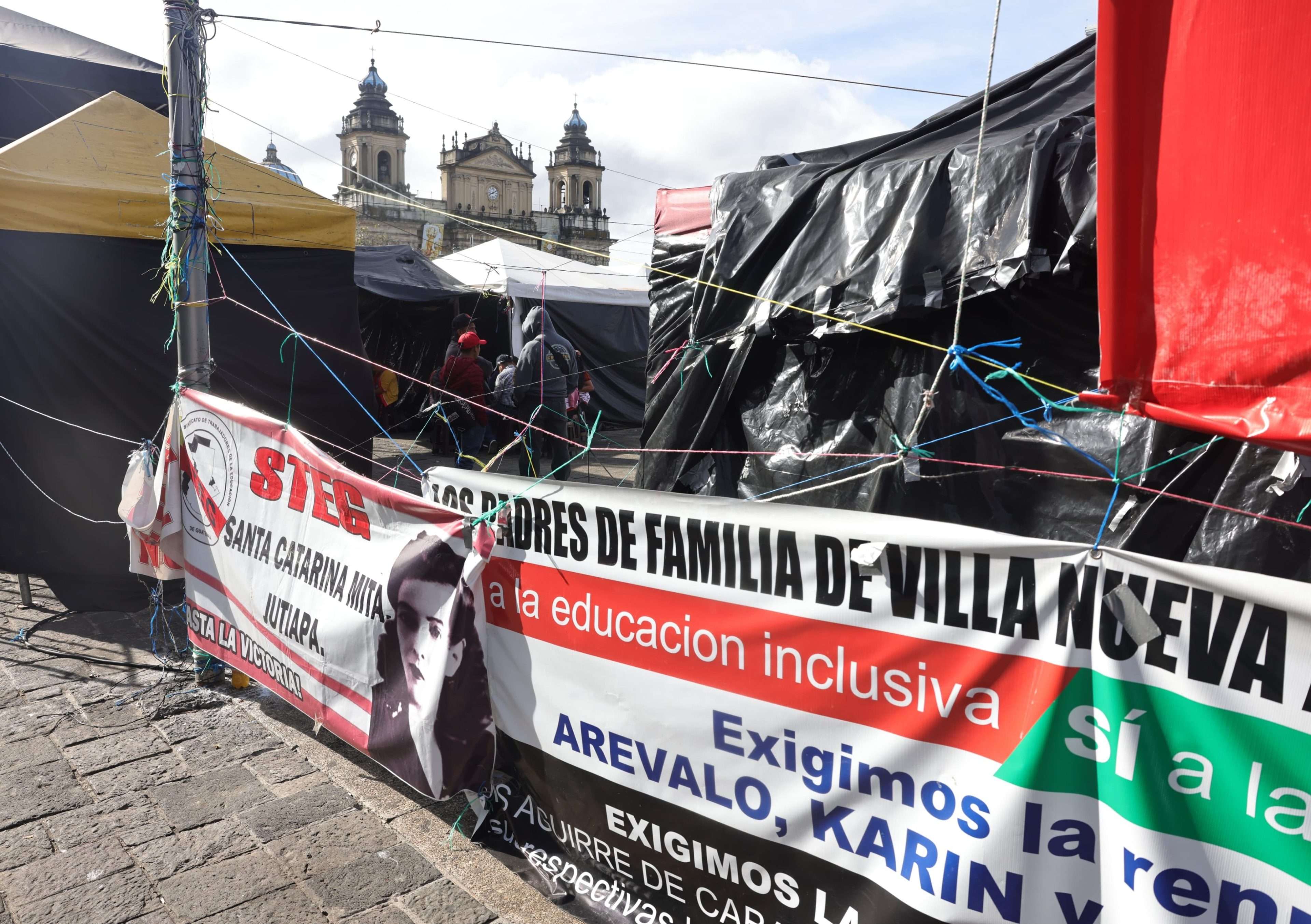 ¿Hasta dónde llegará el pulso entre el gobierno y el STEG mientras miles de niños siguen sin clases?
