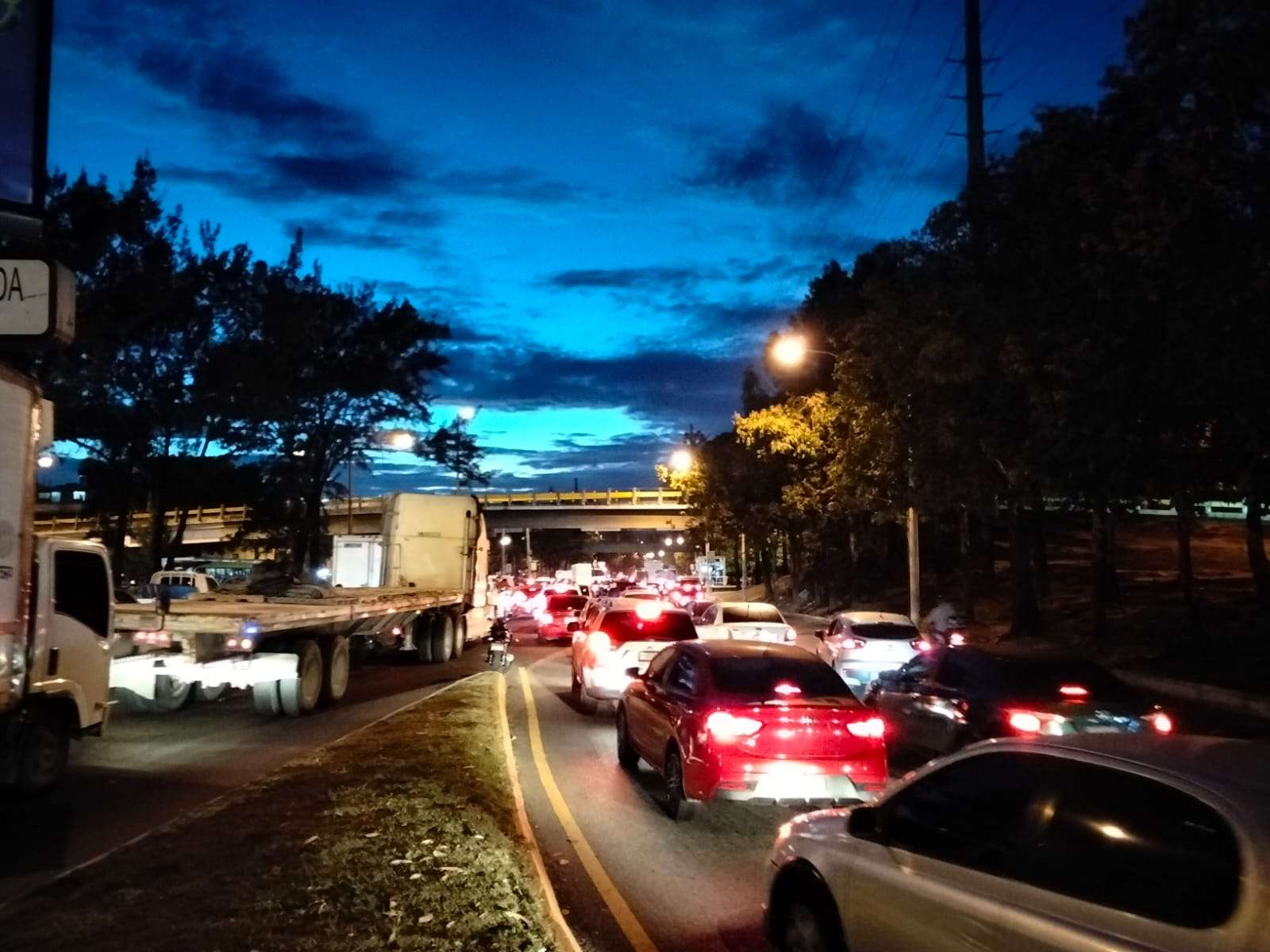 Tránsito colapsado en el Anillo Periférico tras accidente en zona 7