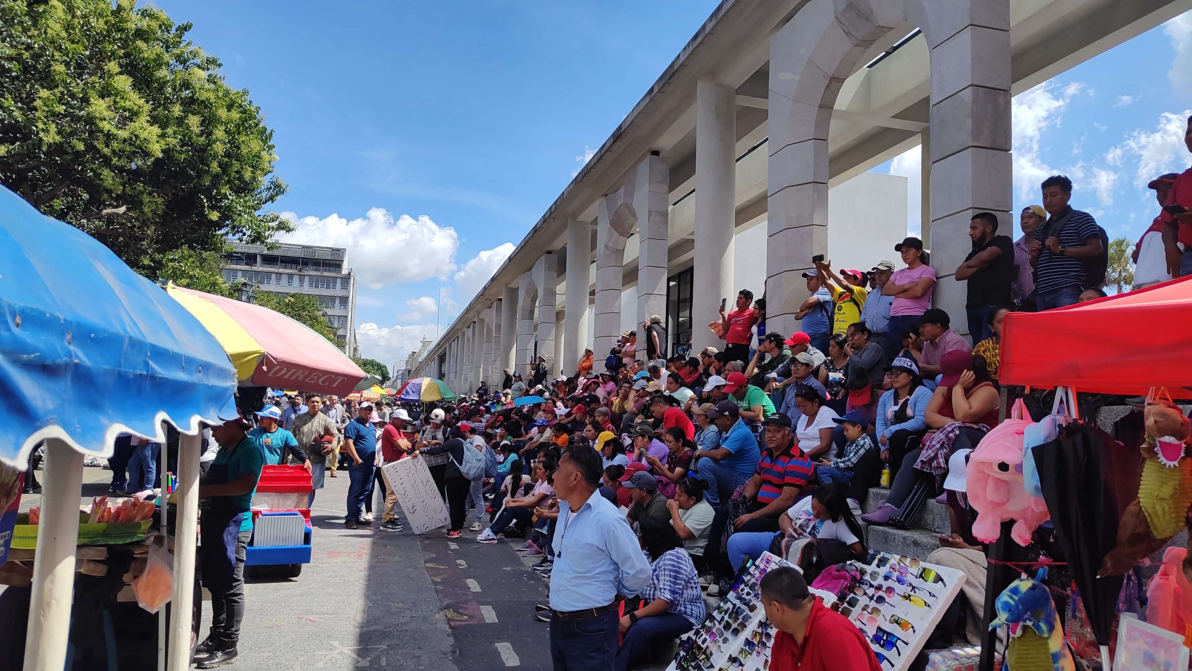 ¡Magisterio toma la Plaza! Así se ve ahora el centro histórico sin agentes de tránsito