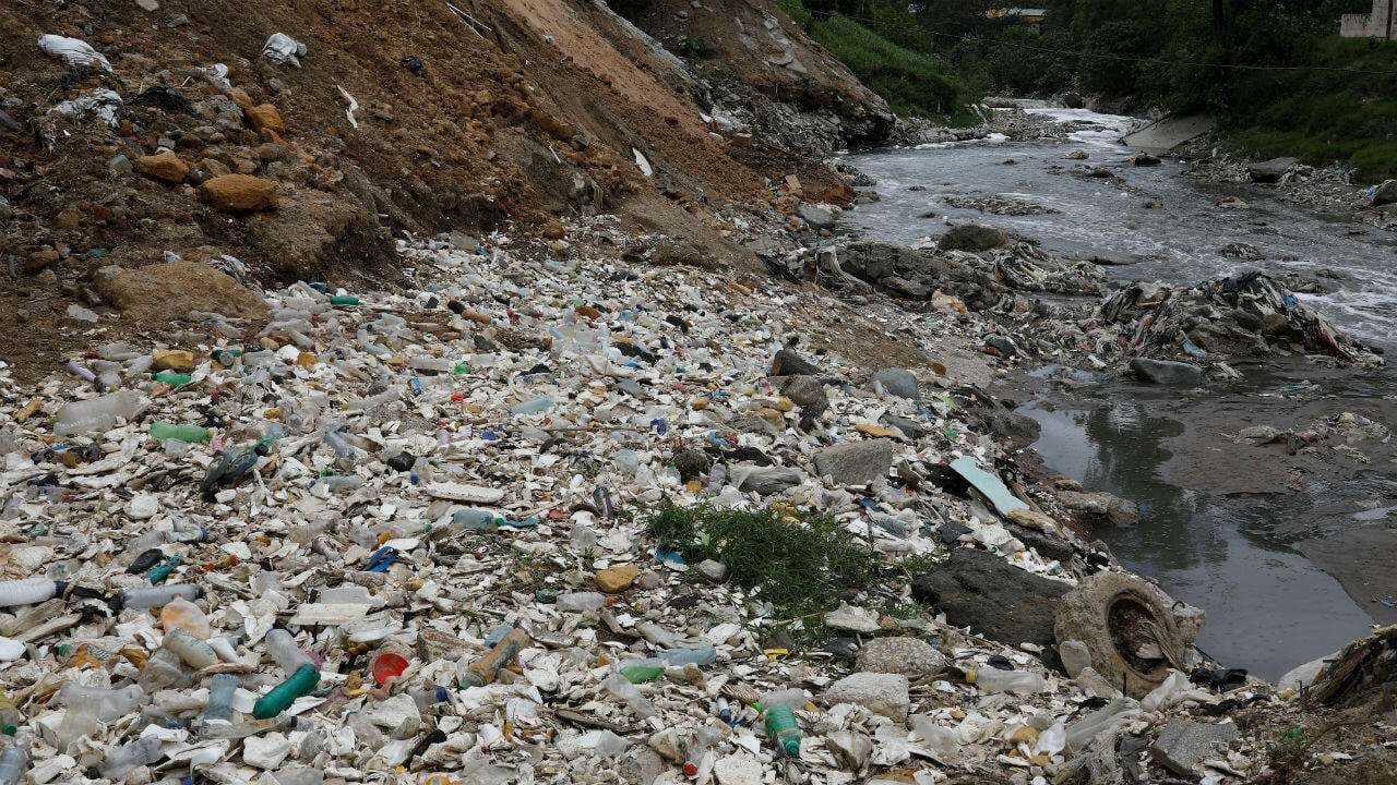 ¿Cómo planea Guatemala detener la contaminación por plásticos con apoyo internacional?