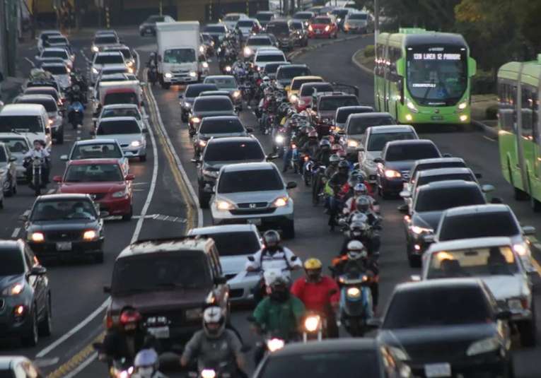 ¿Cómo enfrentó la capital guatemalteca el caos vial tras el enjambre de temblores?