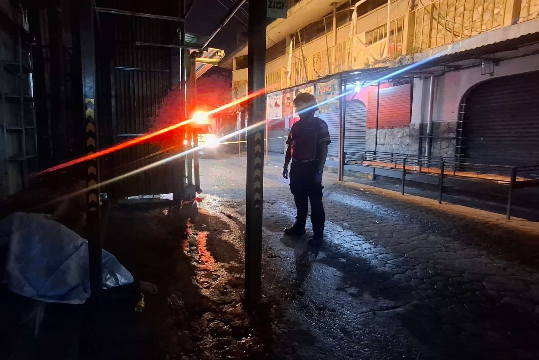 ¿Causas naturales? Hallan a hombre sin vida en plena vía pública