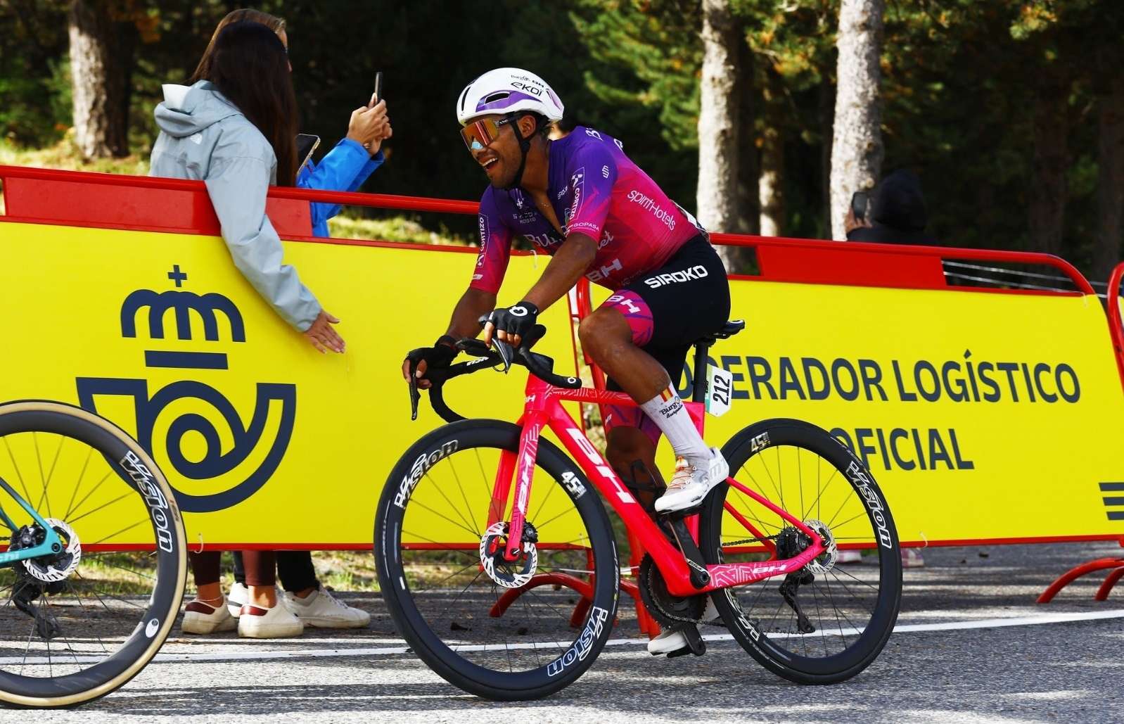 A 3 km de la gloria: Sergio Chumil resiste entre los gigantes en la sexta etapa