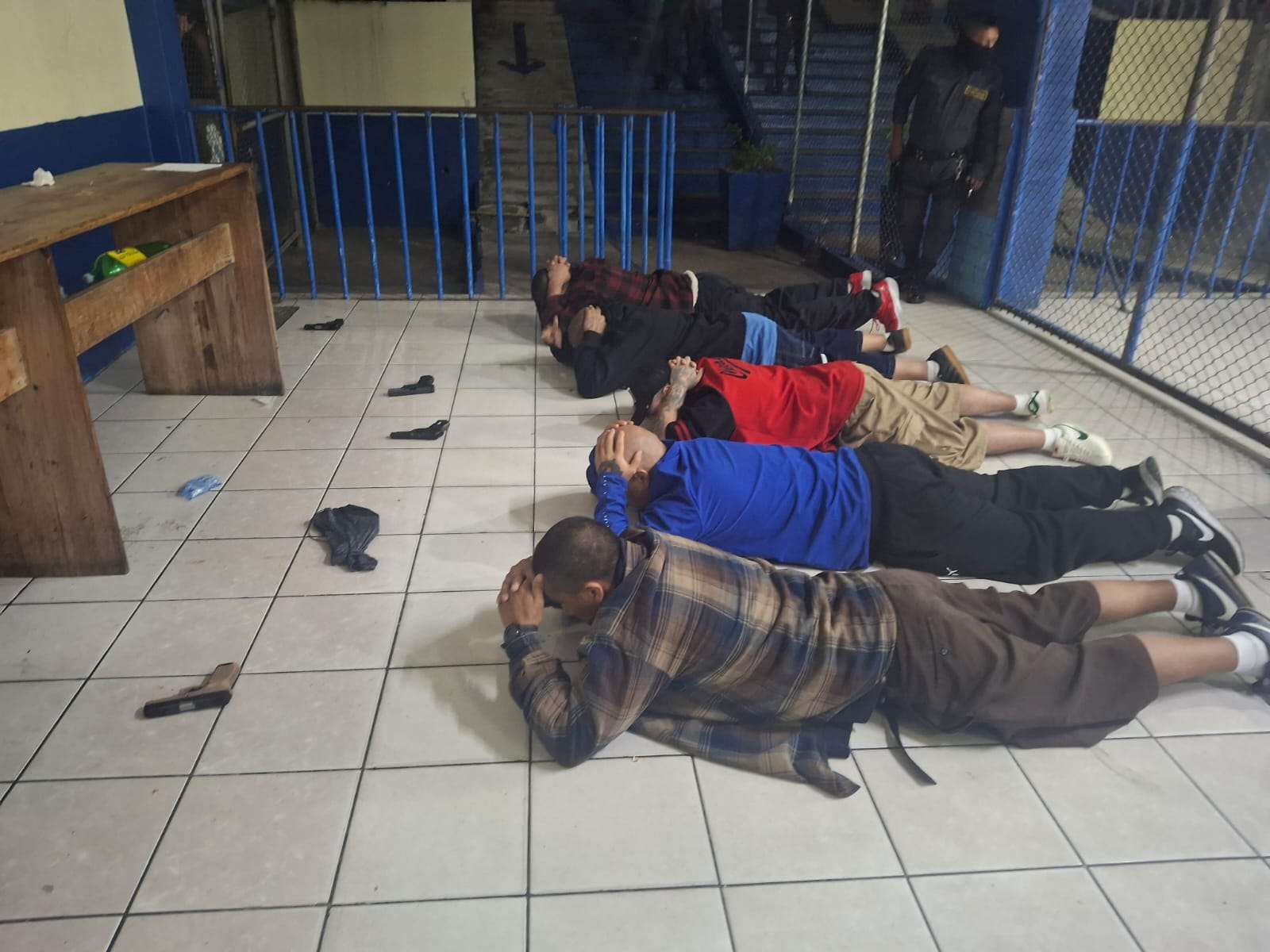 Liberan a guardias del Sistema Penitenciario retenidos en motín