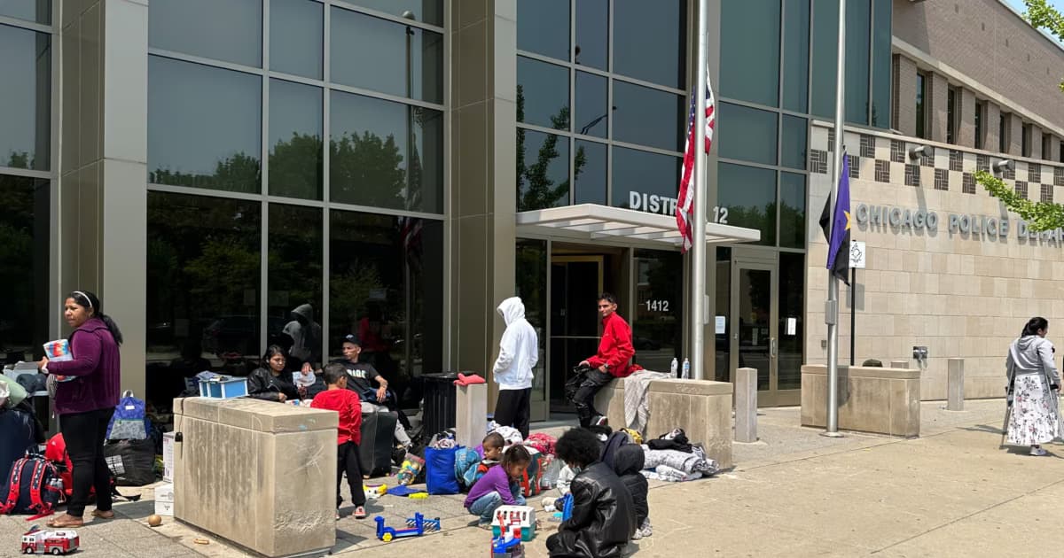 El Gobierno de EE.UU. acelera las redadas migratorias en Chicago con envío de más agentes