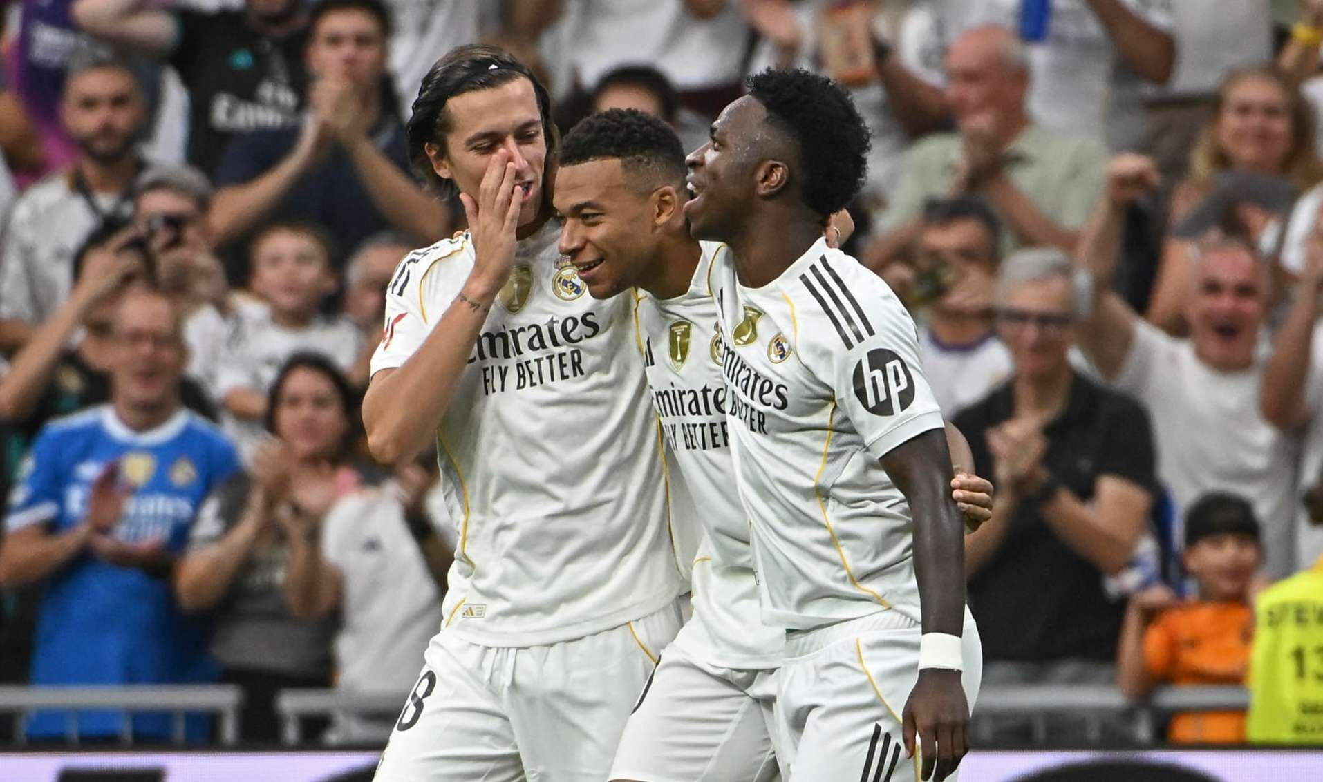 Militao y Mbappé mantienen invicto al Madrid con dos golazos al Espanyol