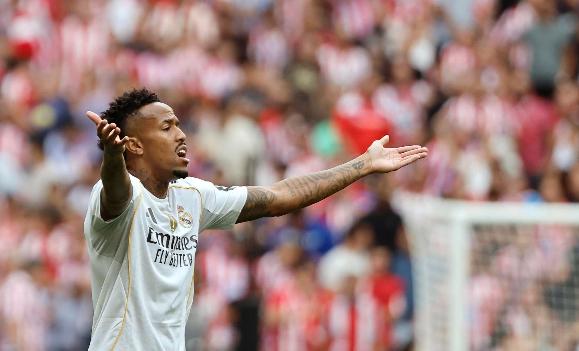 Militao presentó molestias en el tobillo izquierdo en el derbi madrileño