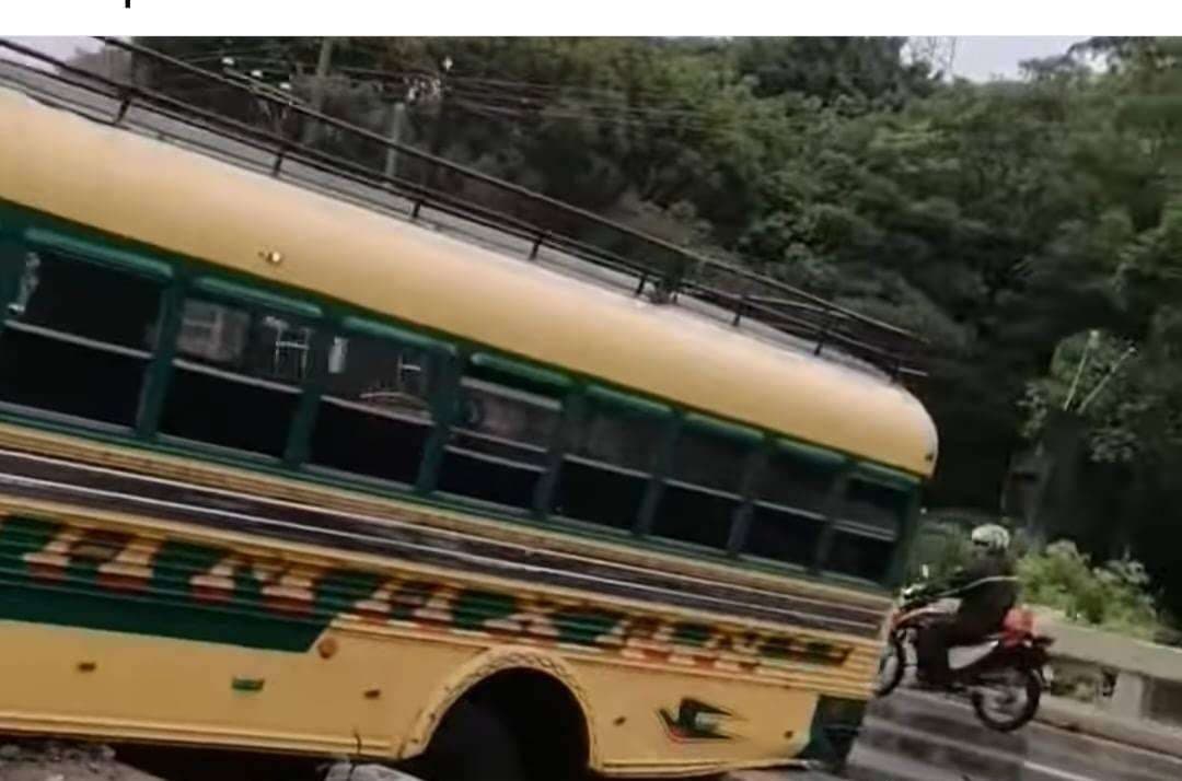 ¡Ruta a Siquinalá colapsada! Accidente complica el paso y deja víctimas