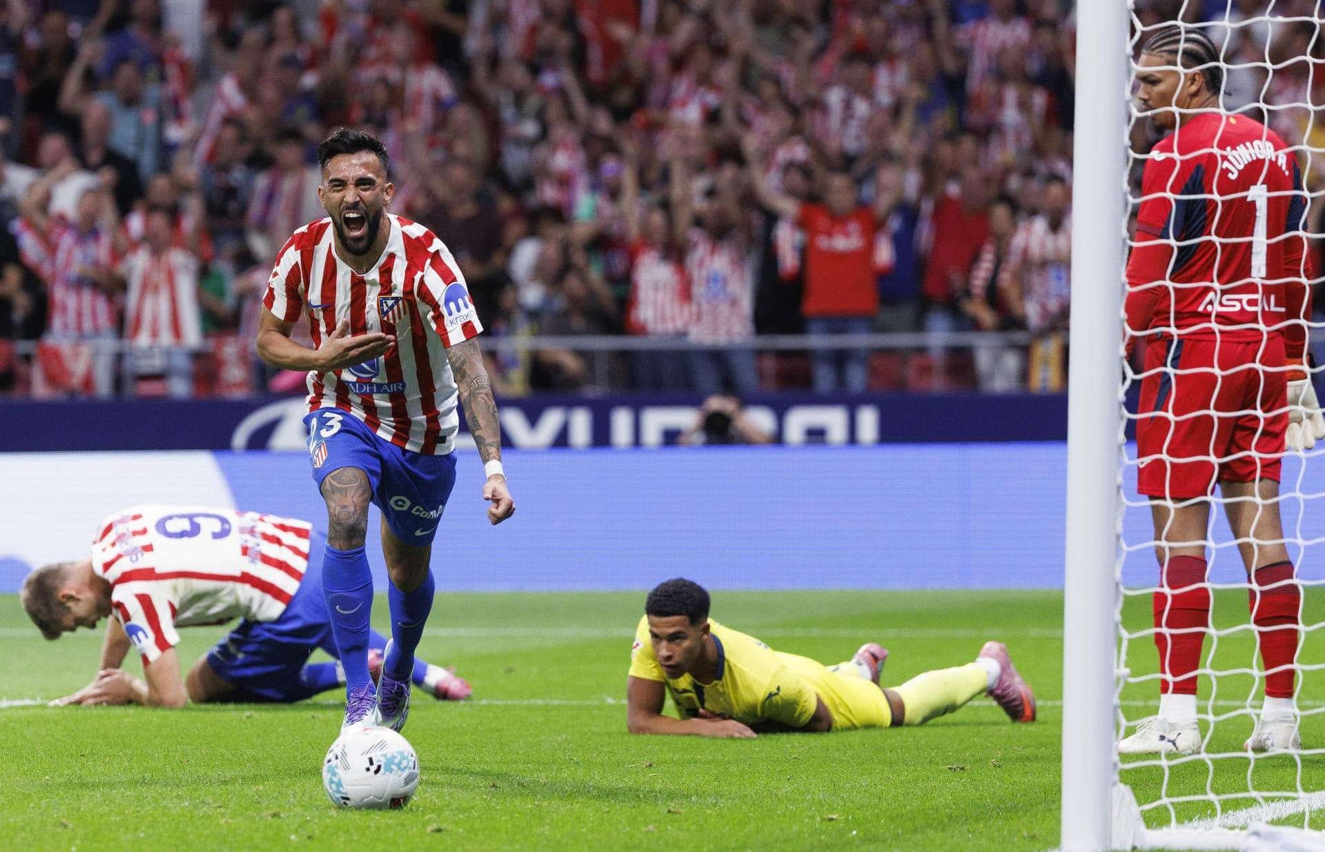 El centrocampista argentino del Atlético de Madrid Nico González celebra su gol contra el Villarreal, durante el partido de la cuarta jornada de LaLiga de fútbol que Atlético de Madrid y Villarreal CF disputaron en el estadio Metropolitano. EFE/Sergio Pérez