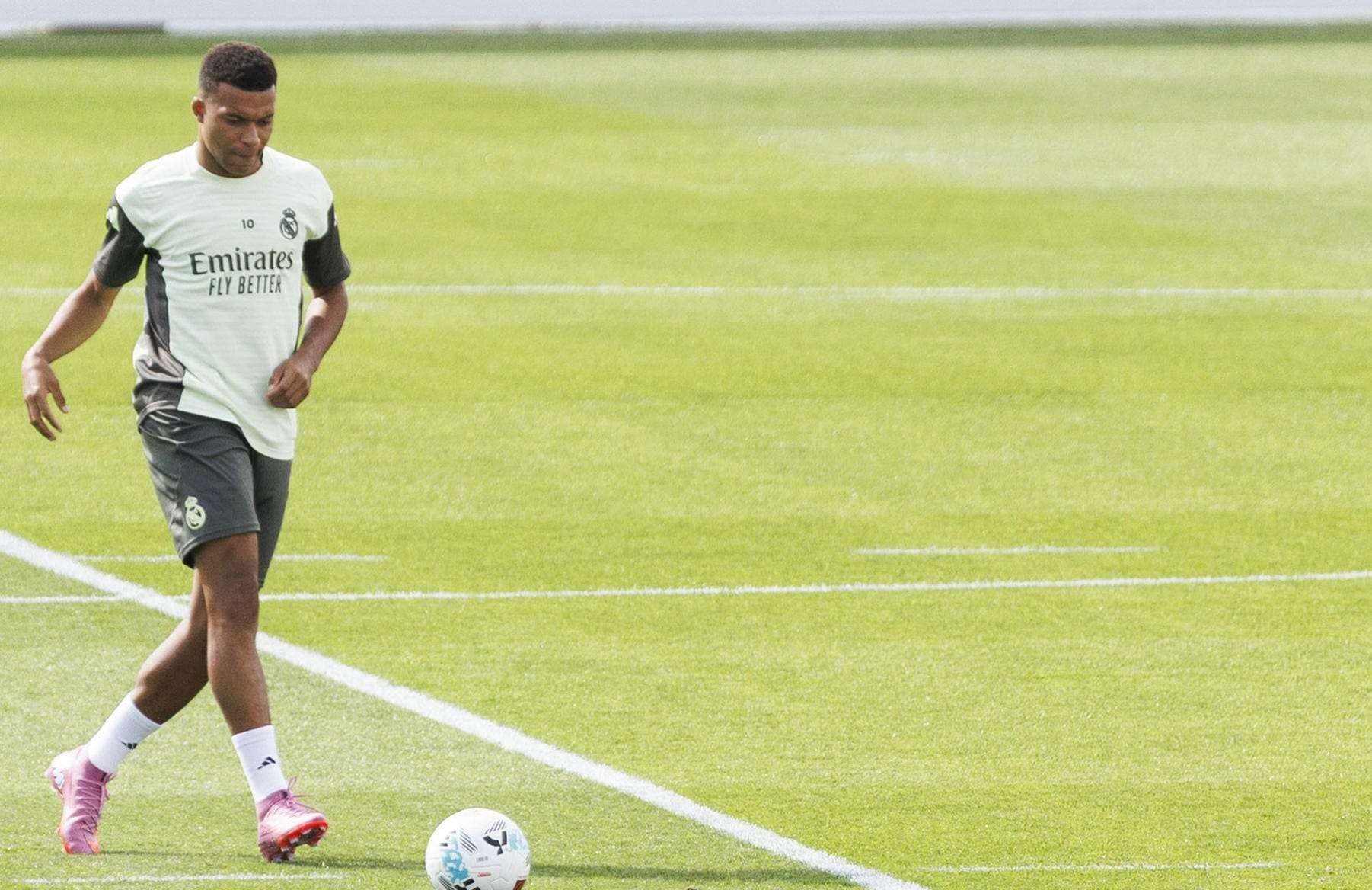Mbappé, durante el entrenamiento de este viernes.- EFE/ Sergio Pérez