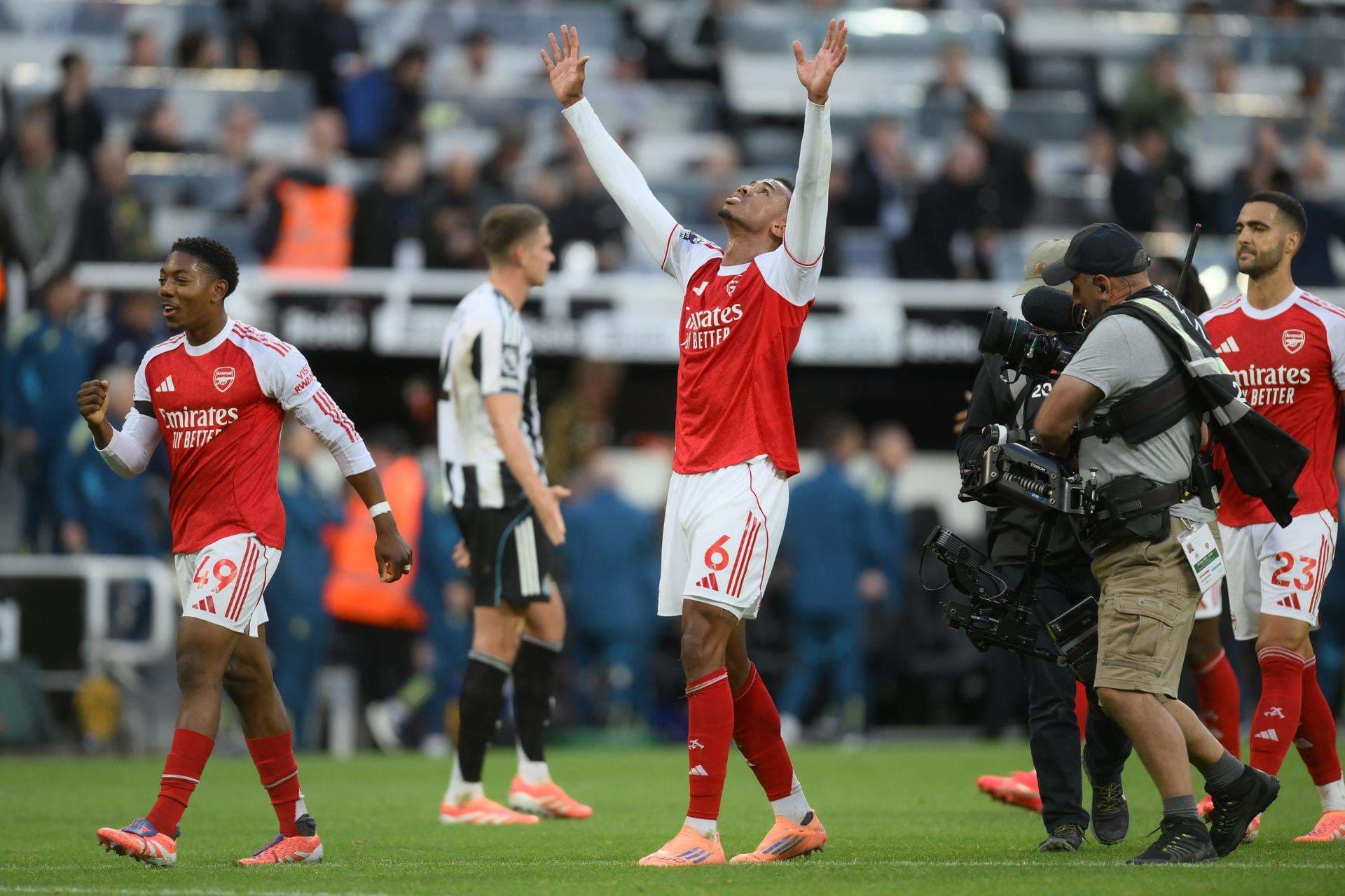 Merino y Gabriel culminan la remontada del Arsenal en Newcastle