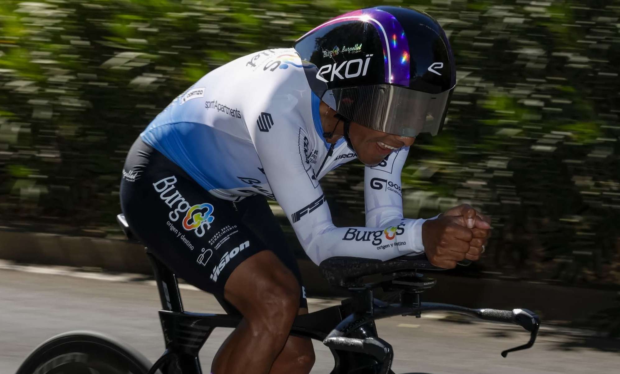 Chumil no se rinde: Desafía la crono y sigue firme en su primera gran vuelta