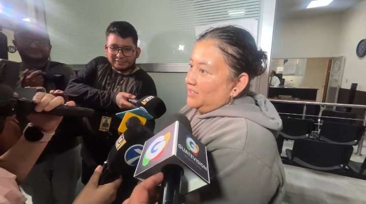 «Gracias a Dios está respirando», expresa madre de motorista arrollado en zona 9