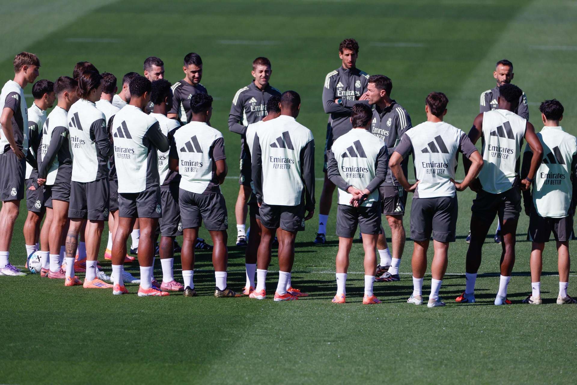 Xabi Alonso repite convocatoria para el derbi… y mantiene las bajas