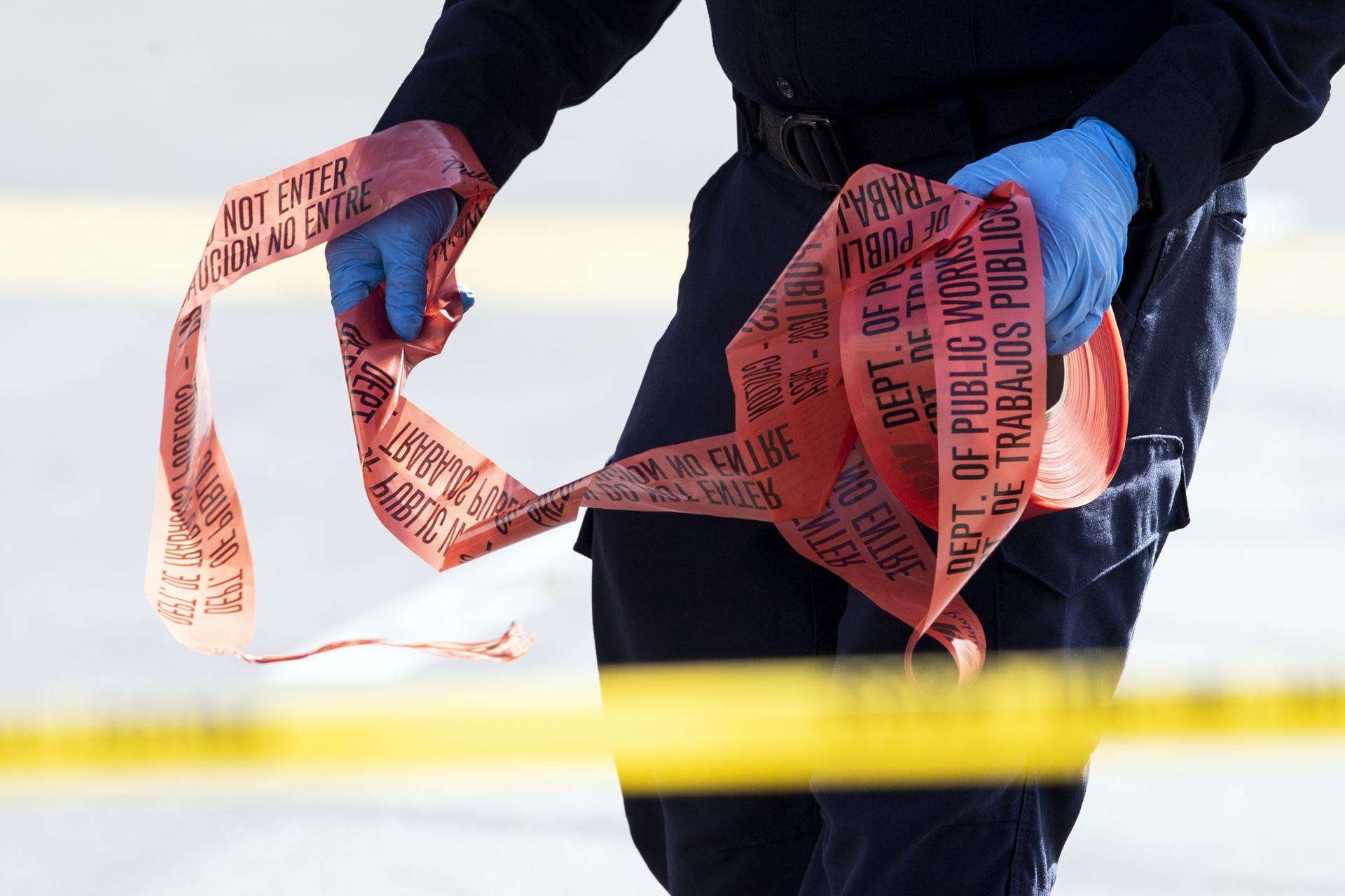 Suben a tres las muertes en tiroteo a un centro de ICE en Texas que deja varios heridos