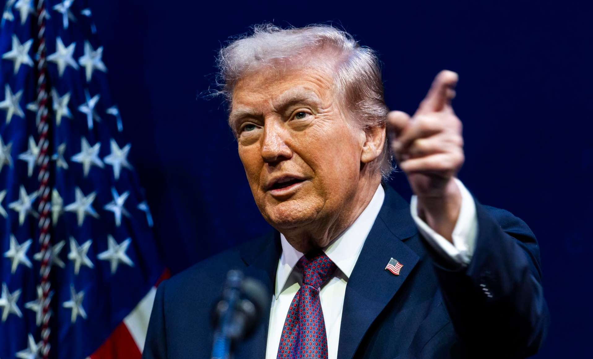 Juez suspende política de Trump que ponía fin a beneficios para niños migrantes