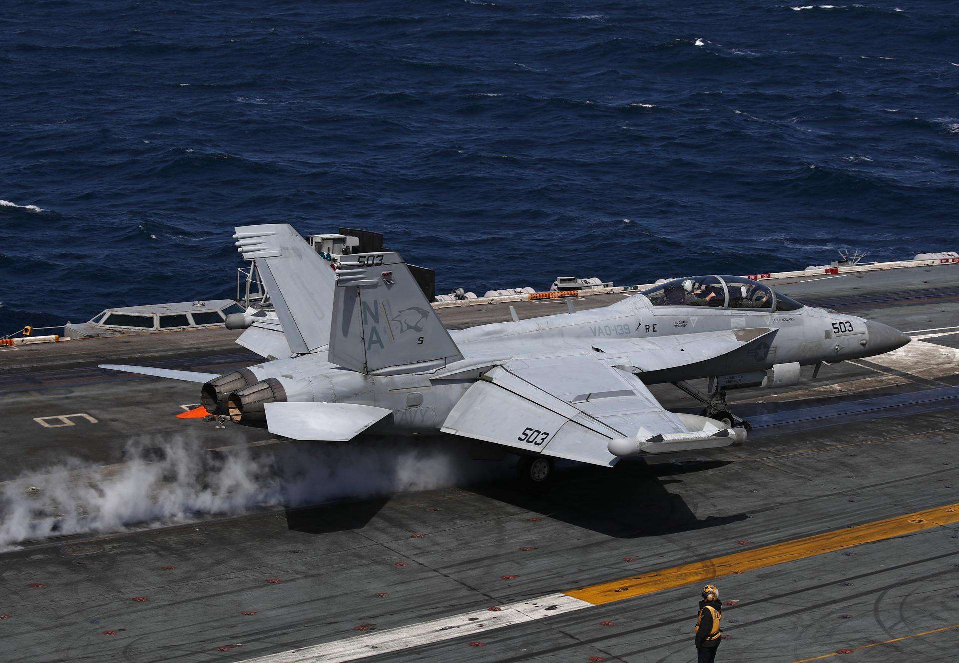 Dos aeronaves de la Marina de EEUU sufren accidentes en mar del Sur de China sin víctimas