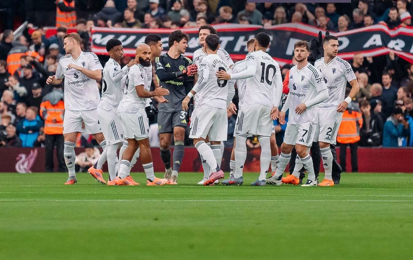 Manchester United sorprende en Anfield y hunde al Liverpool