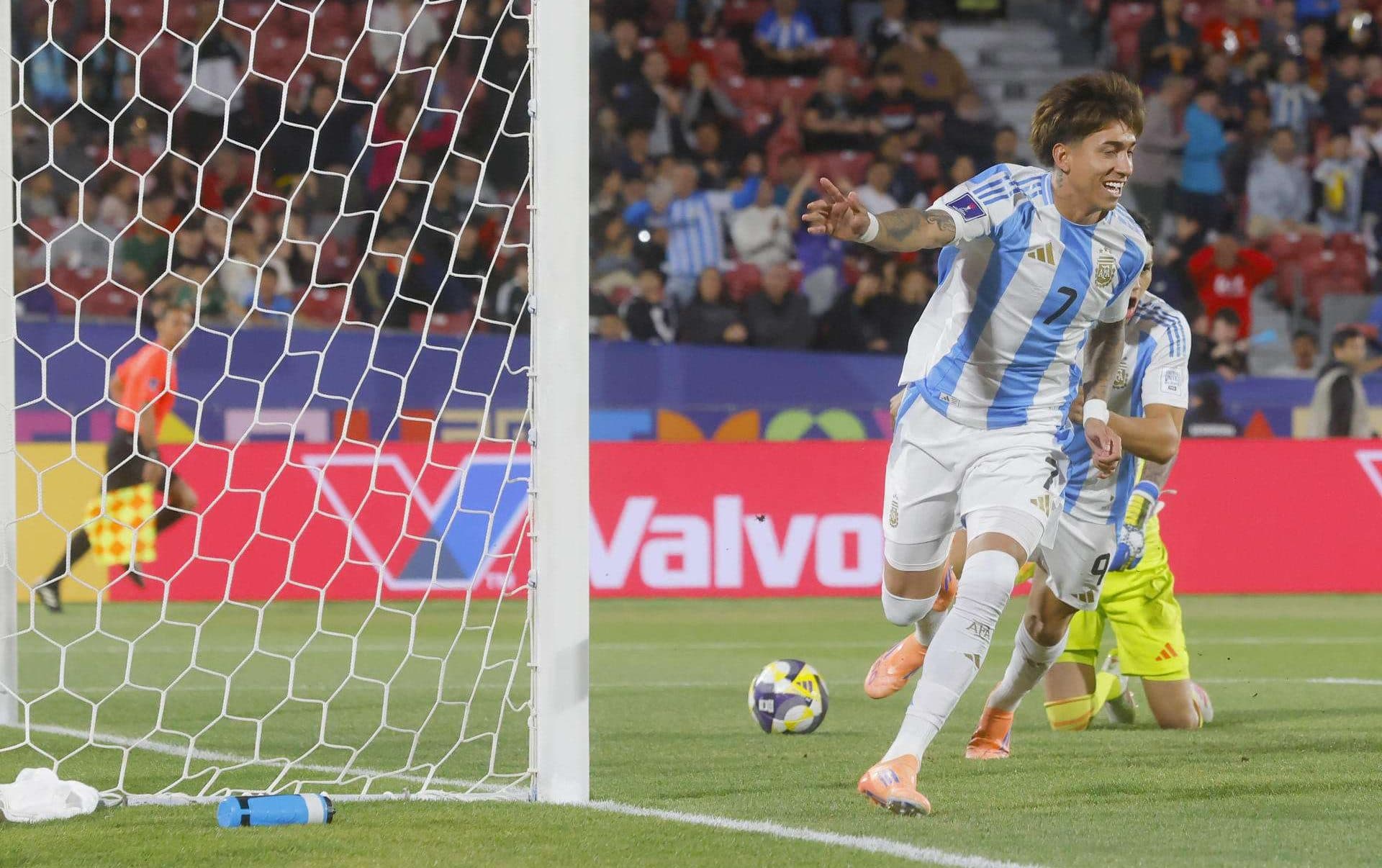Maher Carrizo, autor del primer gol de Argentina ante México en los cuartos de final del Mundial Sub-20 en el estadio Nacional de Santiago (Chile). EFE/Esteban Garay