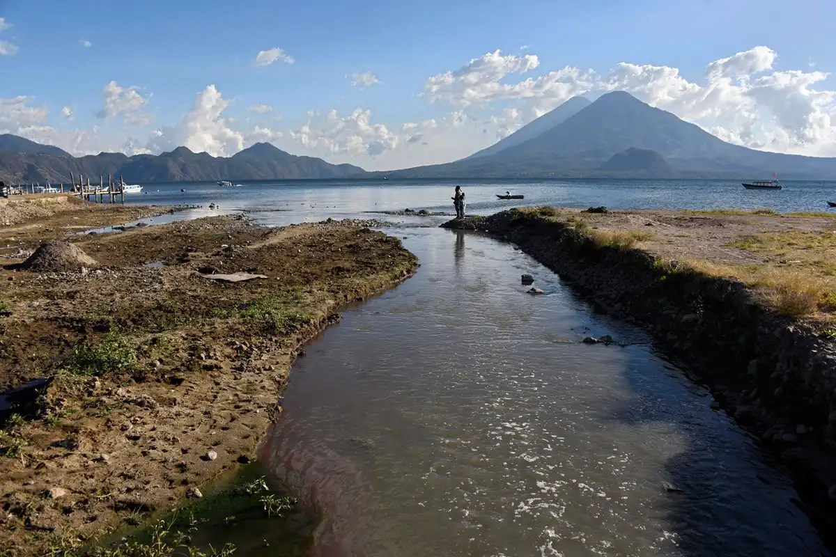 ¿Qué está pasando en el Lago de Atitlán? Estas municipalidades podrían responder por su contaminación