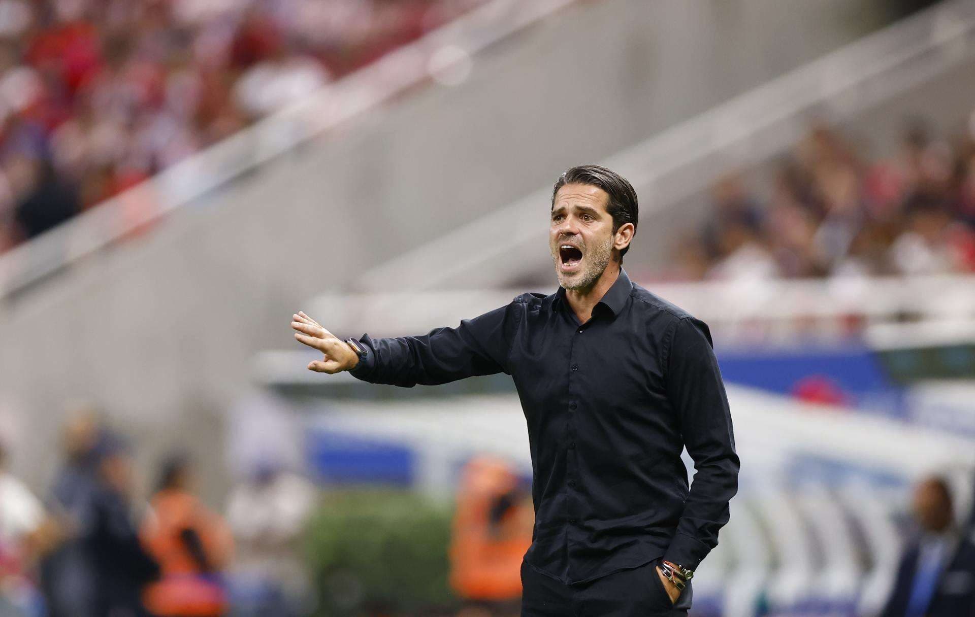 El entrenador de Necaxa, Fernando Gago, reacciona en un partido de la Liga MX en el estadio Akron, en Guadalajara (México). Imagen de archivo. EFE/ Francisco Guasco
