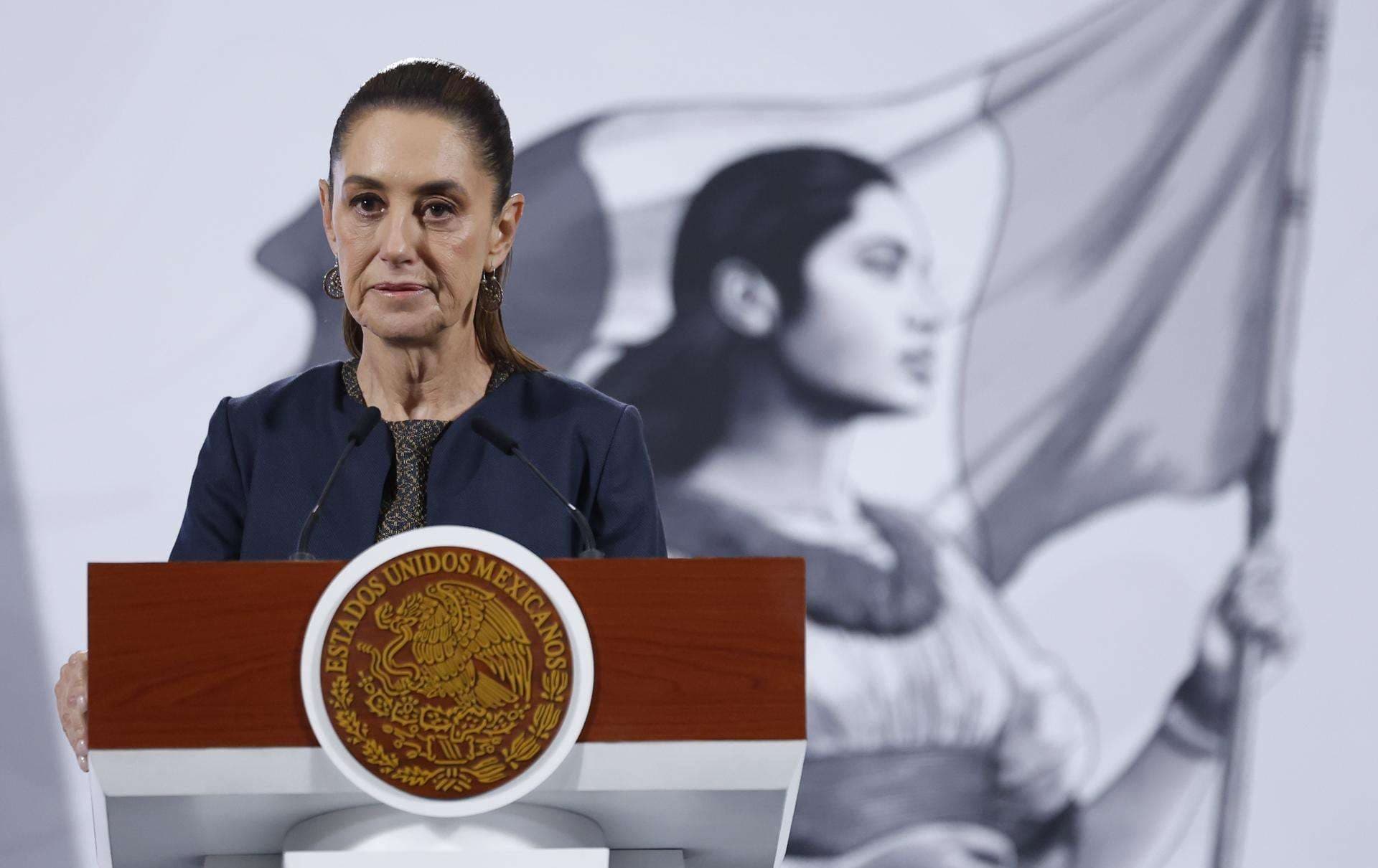 La presidenta de México, Claudia Sheibaum, habla durante una rueda de prensa en el Palacio Nacional en Ciudad de México (México). EFE/Sáshenka Gutiérrez
