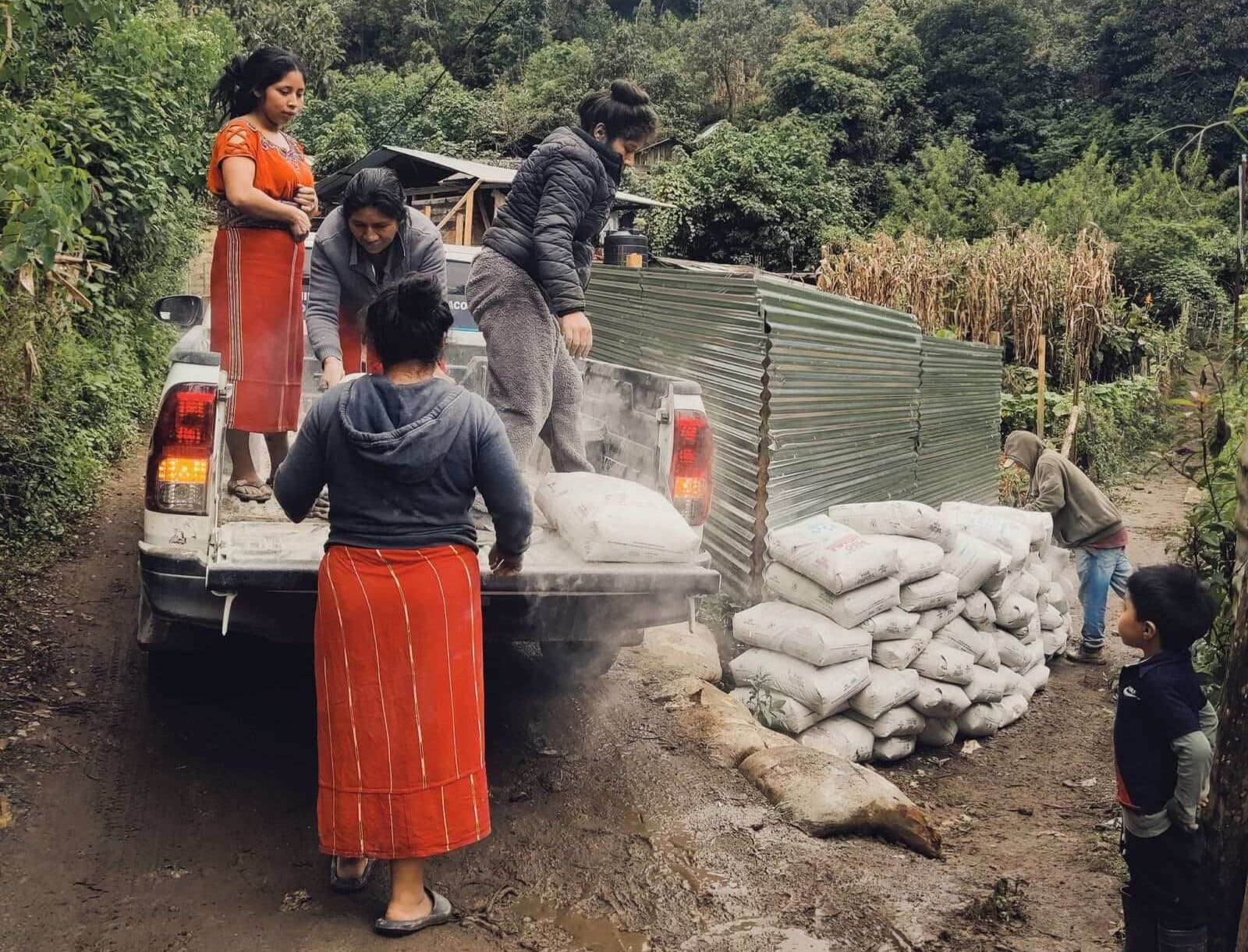 ¡Transformación total! San Juan Atitán se suma a los municipios libres de pisos de tierra
