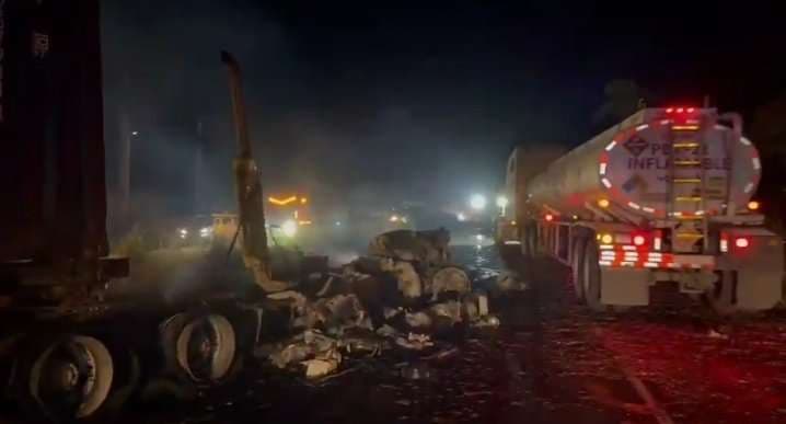 Fuerte colisión deja heridos y mantiene cerrado el paso en Escuintla