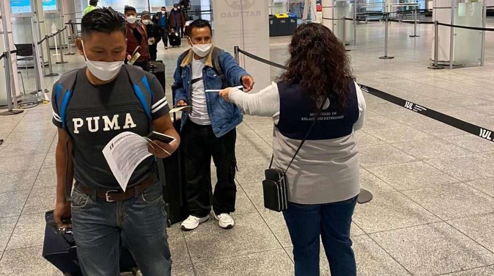 Menos costos, más permisos: Así está cambiando el panorama laboral para extranjeros