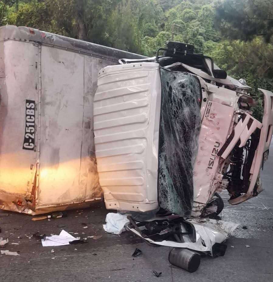 En imágenes | Accidente en ruta a Antigua deja un fallecido y bloquea el paso vehicular