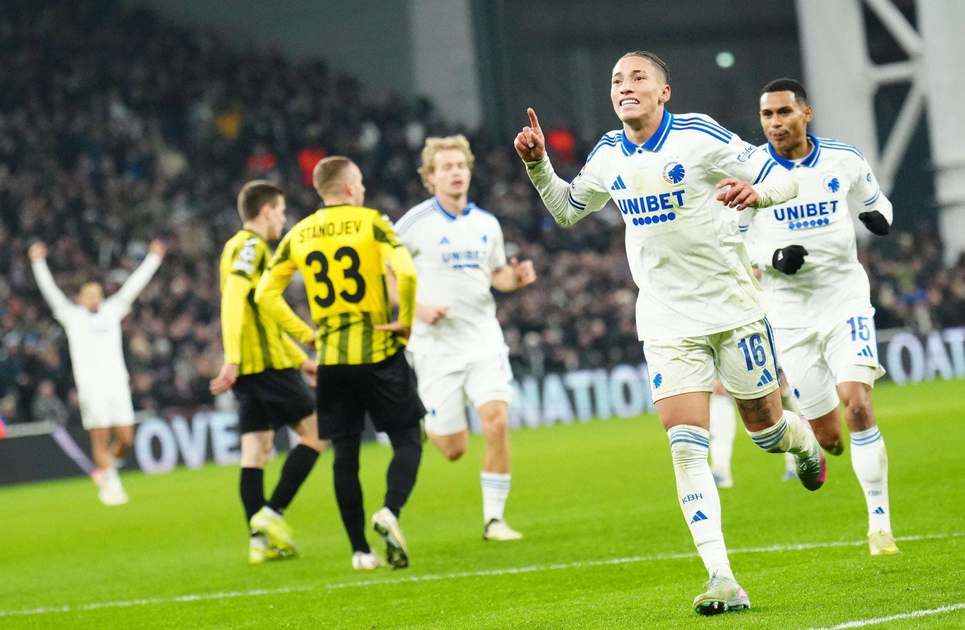 Robert, del FC Copenhague, celebra un gol durante el partido de la UEFA Champions League que han jugado FC Copenhague y Kairat Almaty en el Parken en Copenhague, Dinamarca. EFE/EPA/Ida Marie Odgaard