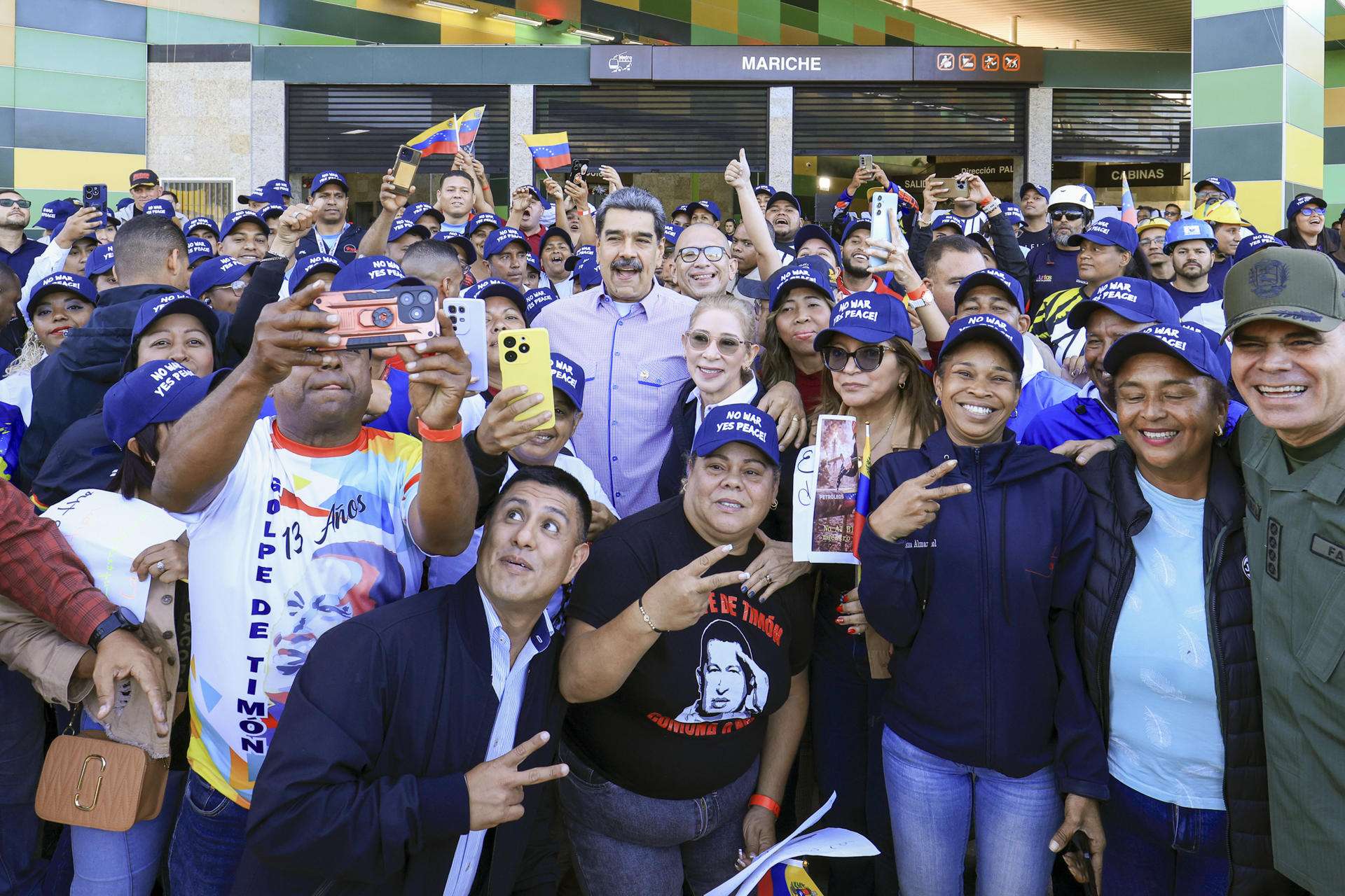 Maduro pide al pueblo de EE.UU. "levantar las banderas de la paz" en medio de tensiones