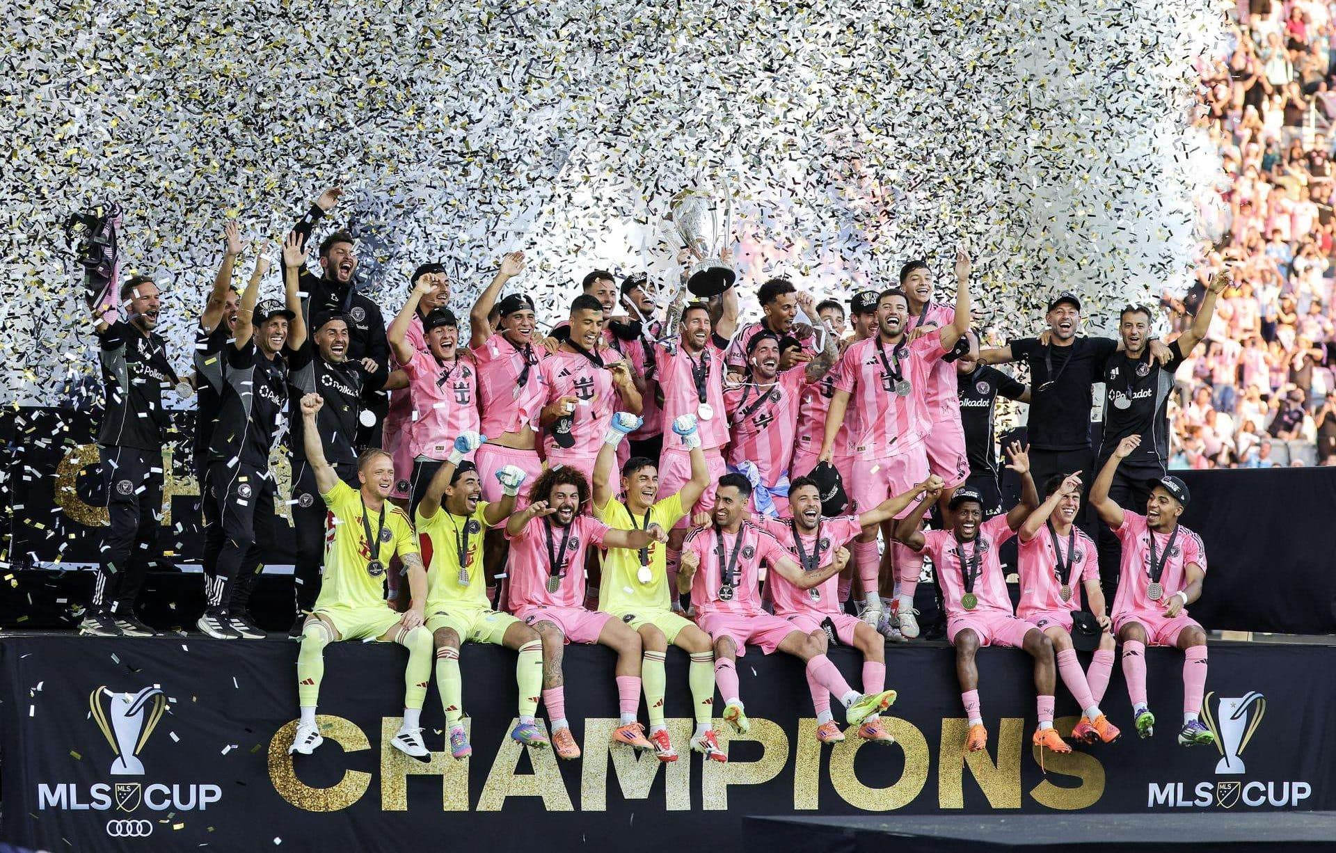 El Inter Miami conquistó el sábado pasado por primera vez la Copa de la MLS al derrotar por 3-1 al Vancouver Whitecaps en Fort Lauderdale (Florida). EFE/EPA/CRISTOBAL HERRERA-ULASHKEVICH