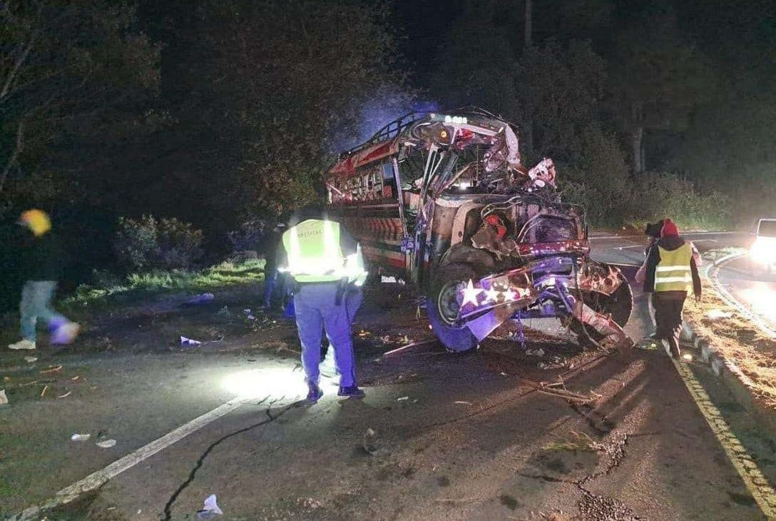 Bus accidentado. (Foto: Noticias De Guatemala Sucesos y Más).