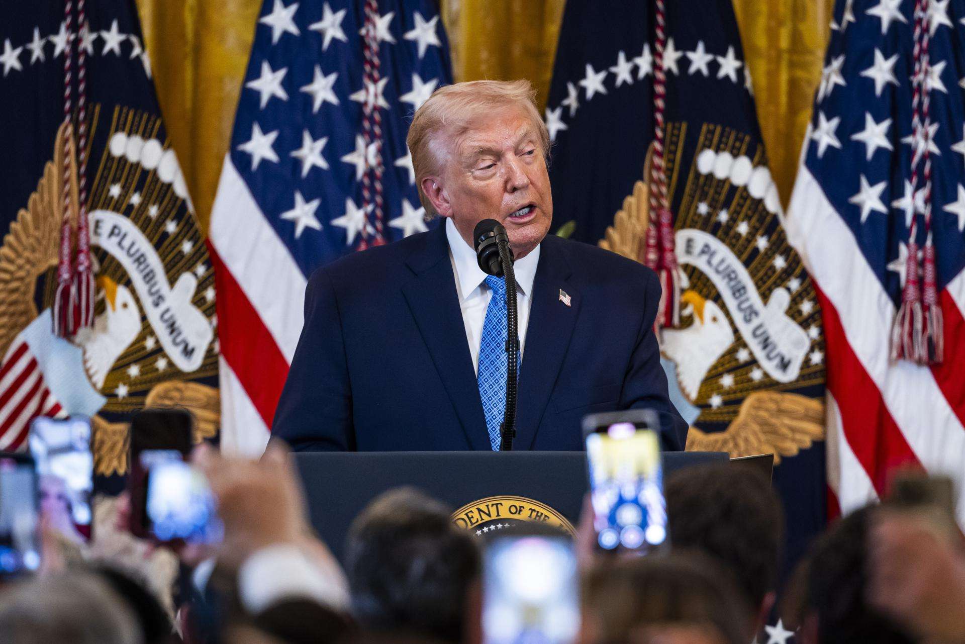 El presidente de EE.UU., Donald Trump. EFE/JIM LO SCALZO ////////// WASHINGTON, DC (United States), 17/12/2025.- US President Donald Trump speaks at a Hanukkah Reception in the East Room of the White House in Washington DC, USA, 16 December 2025. EFE/EPA/JIM LO SCALZO