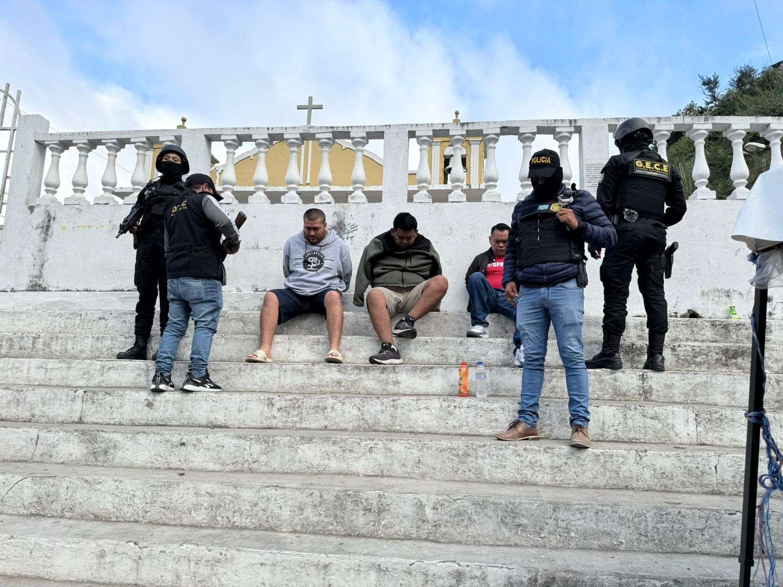 Tres presuntos sicarios son detenidos durante operativo en zona 17