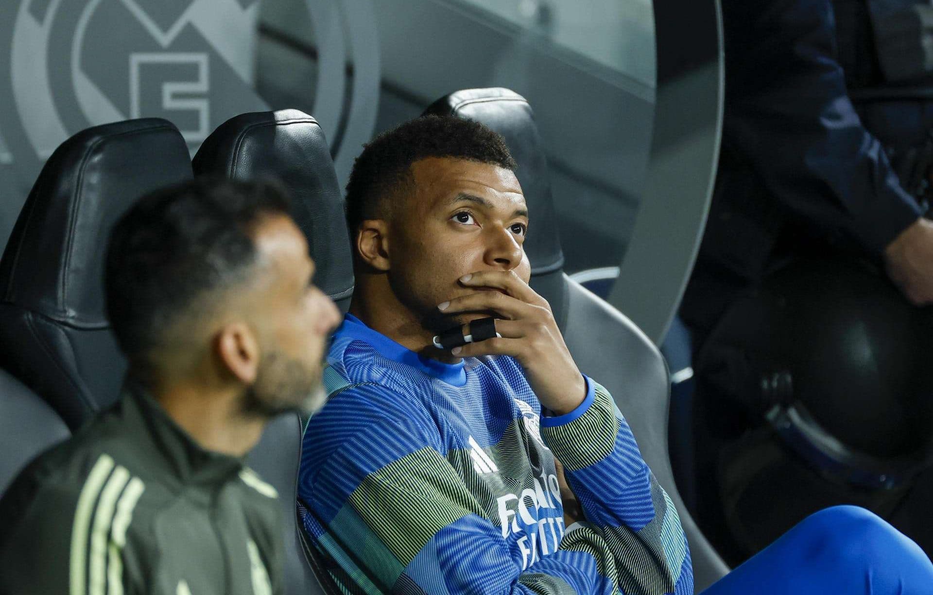 Fotografía de Juanjo Martín, en la que puede verse en una imagen de archivo del 10 de diciembre de 2025 al delantero francés del Real Madrid, Kylian Mbappé, en el banquillo. EFE