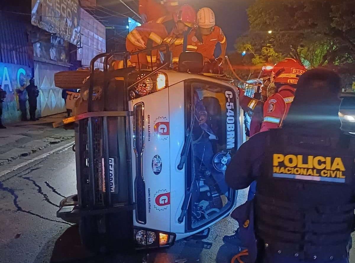 Accidente con vehículo de valores provoca congestionamiento en la Roosevelt
