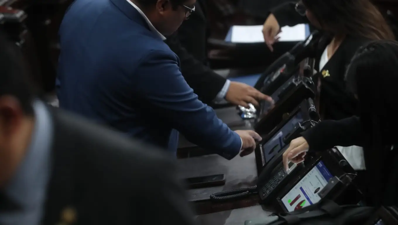 Policías víctimas de ataques recibirán compensación económica aprobada por el Congreso