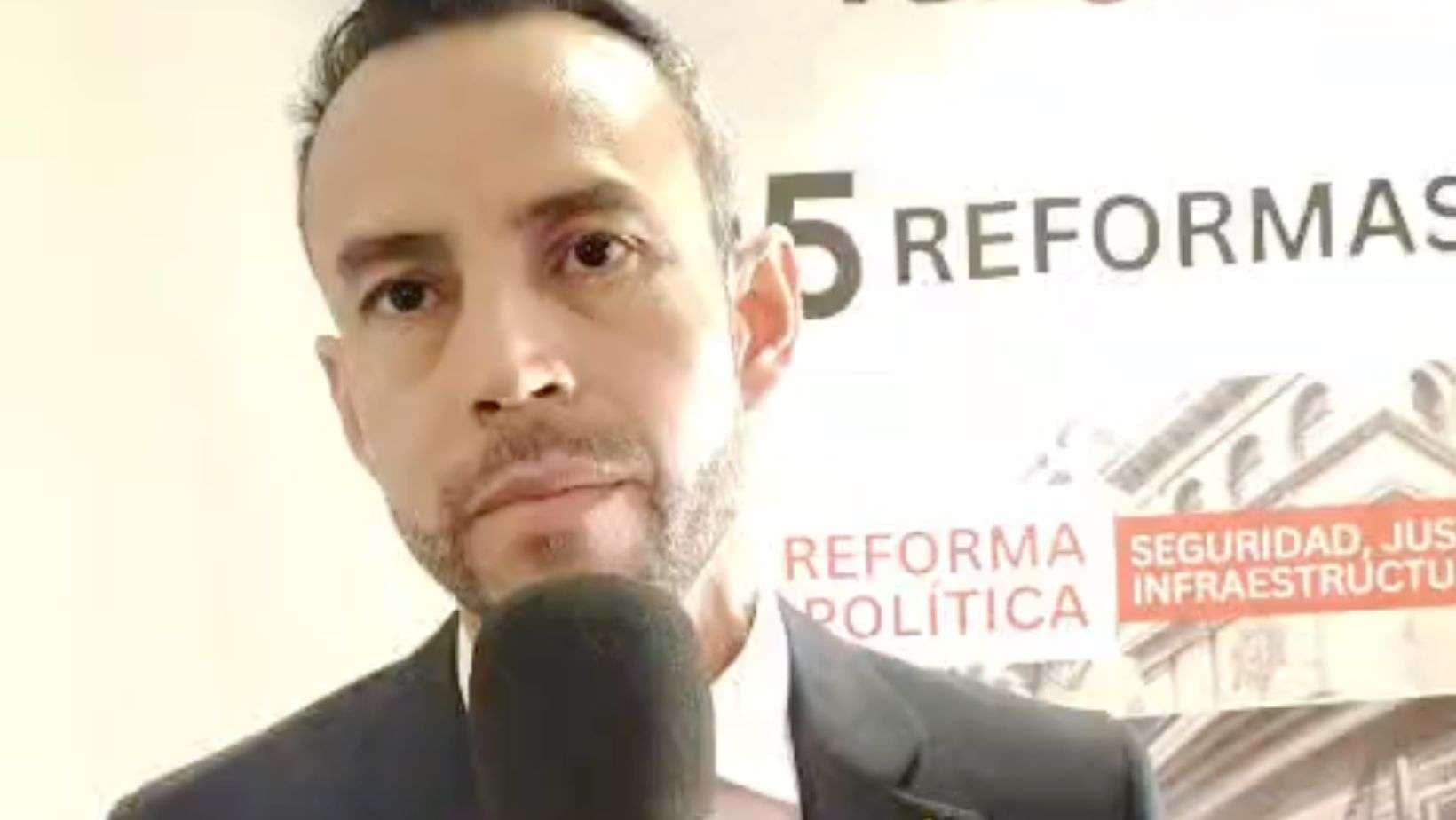 “Es el sistema, e$t#p!d0”: Movimiento político lanza campaña y plantea reformas estructurales al sistema